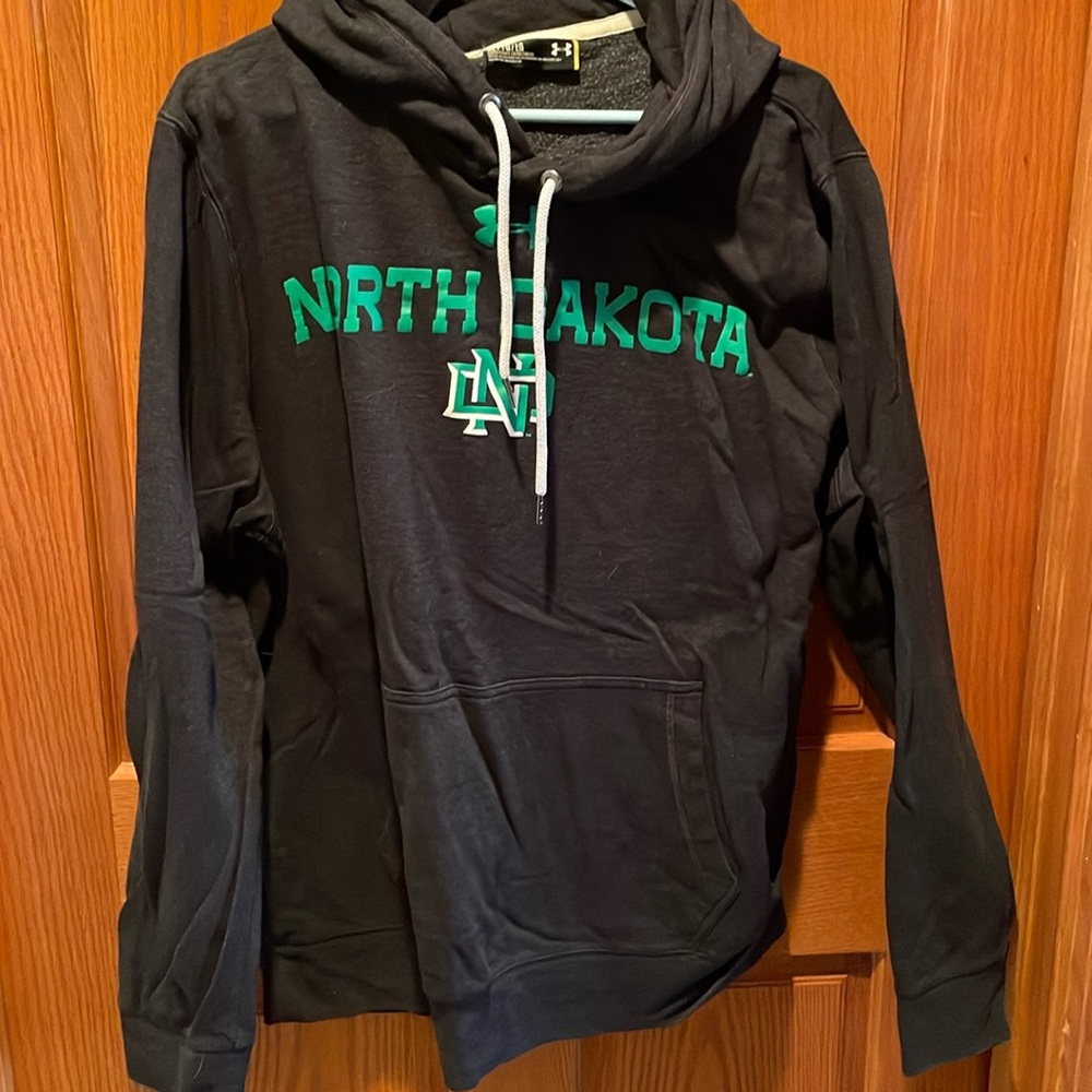 Under armor. UND sweatshirt